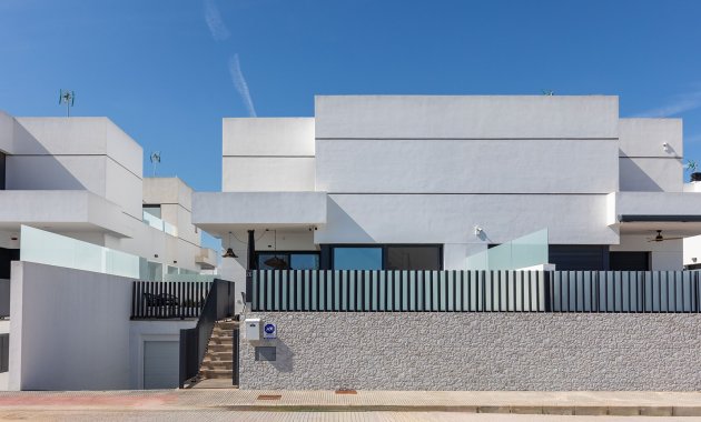 Herverkoop - Geschakelde Villa -
Dolores