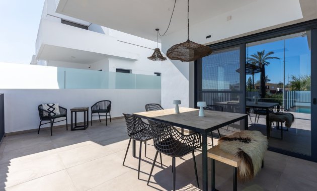 Herverkoop - Geschakelde Villa -
Dolores