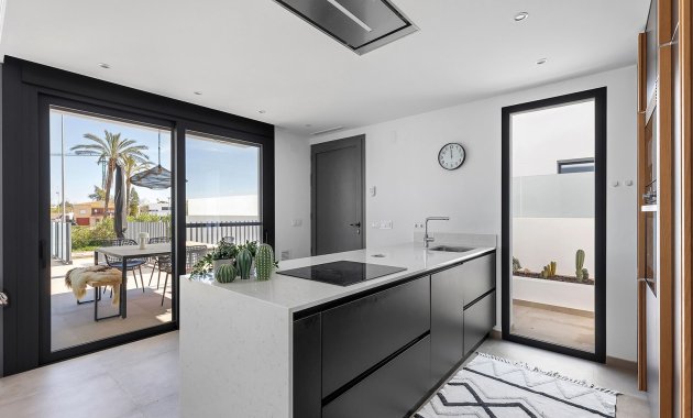 Herverkoop - Geschakelde Villa -
Dolores