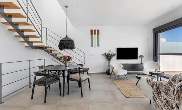 Herverkoop - Geschakelde Villa -
Dolores