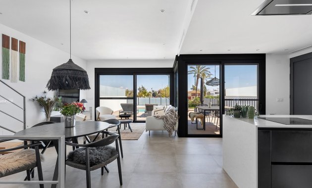 Herverkoop - Geschakelde Villa -
Dolores