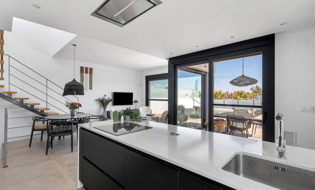 Herverkoop - Geschakelde Villa -
Dolores