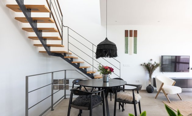 Herverkoop - Geschakelde Villa -
Dolores