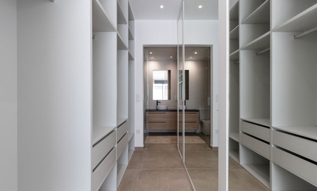 Herverkoop - Geschakelde Villa -
Dolores