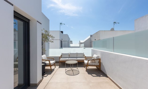 Herverkoop - Geschakelde Villa -
Dolores