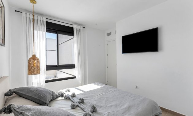 Herverkoop - Geschakelde Villa -
Dolores