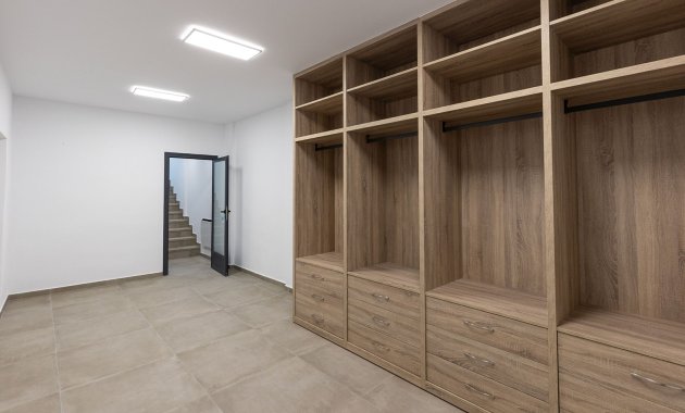 Herverkoop - Geschakelde Villa -
Dolores