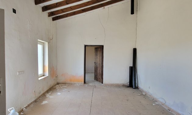 Resale - Finca   -
Torremendo