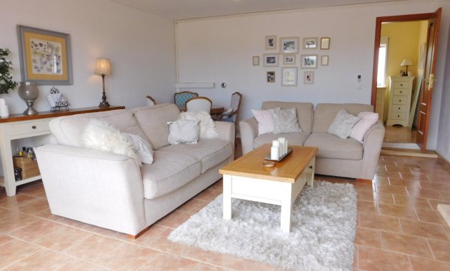 Wiederverkauf - Freistehend / Villa -
Dolores