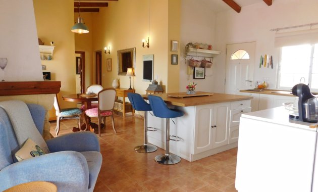 Wiederverkauf - Freistehend / Villa -
Dolores