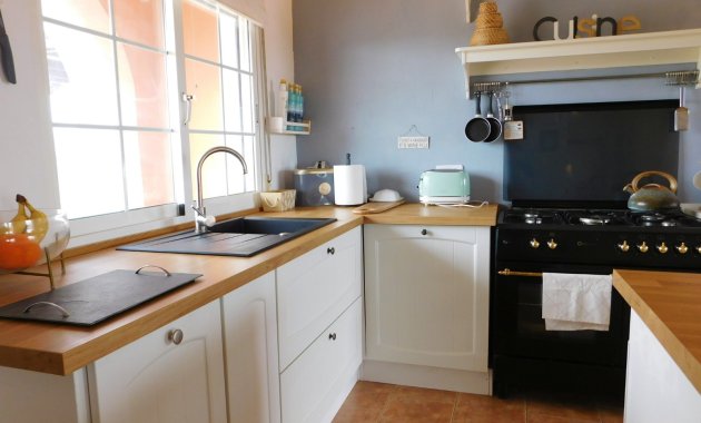 Wiederverkauf - Freistehend / Villa -
Dolores