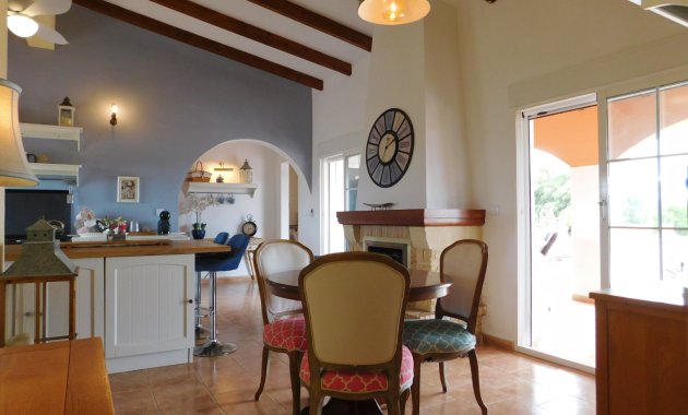 Wiederverkauf - Freistehend / Villa -
Dolores