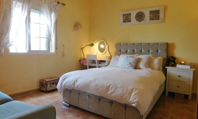 Wiederverkauf - Freistehend / Villa -
Dolores