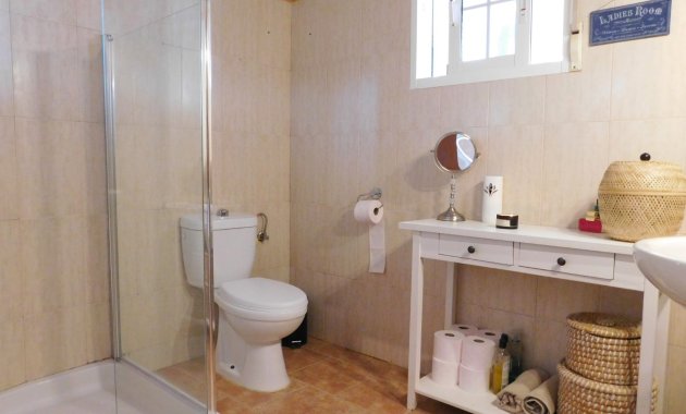 Wiederverkauf - Freistehend / Villa -
Dolores