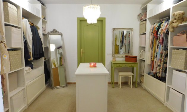 Wiederverkauf - Freistehend / Villa -
Dolores