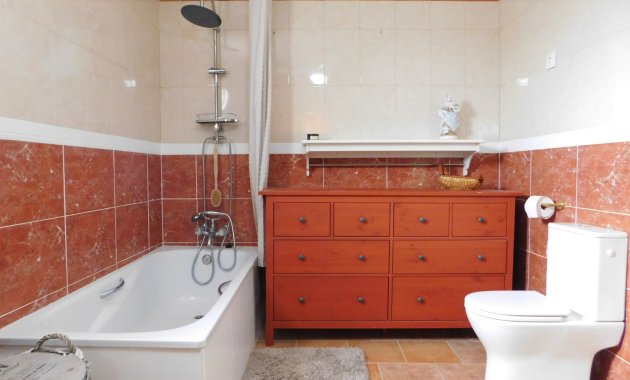 Wiederverkauf - Freistehend / Villa -
Dolores