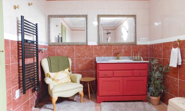 Wiederverkauf - Freistehend / Villa -
Dolores