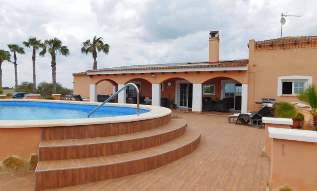 Wiederverkauf - Freistehend / Villa -
Dolores