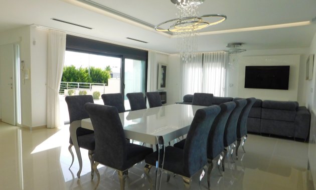 Resale - Detached House / Villa -
San Miguel de Salinas