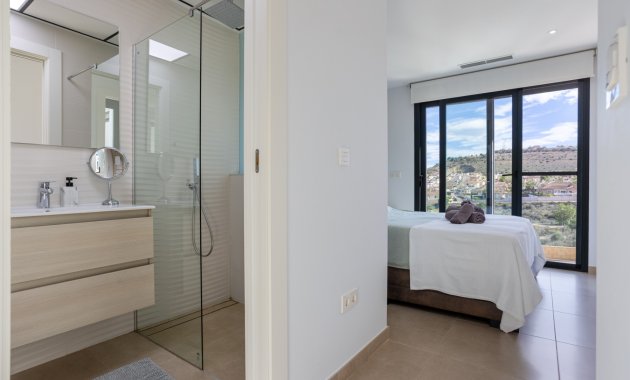 Herverkoop - Rijwoning -
Benijofar