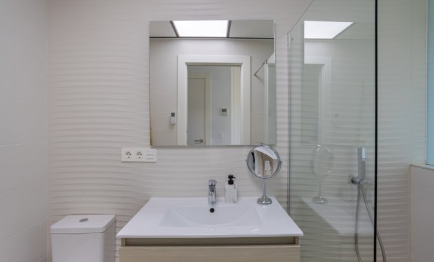 Herverkoop - Rijwoning -
Benijofar