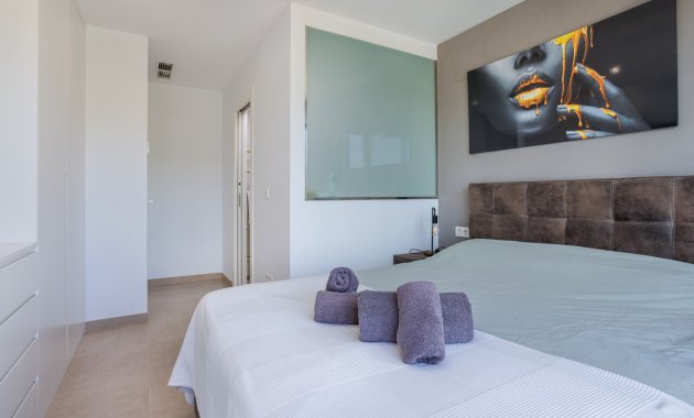 Herverkoop - Rijwoning -
Benijofar