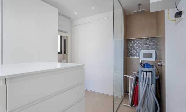 Herverkoop - Rijwoning -
Benijofar