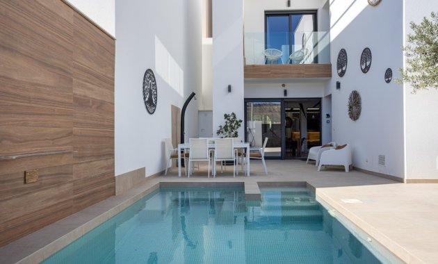 Herverkoop - Rijwoning -
Benijofar