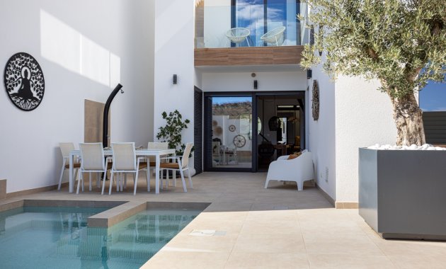 Herverkoop - Rijwoning -
Benijofar