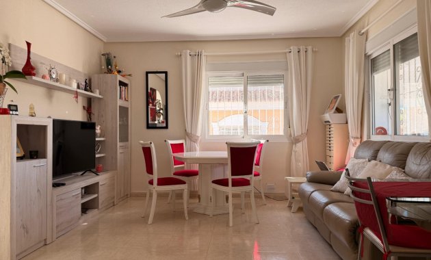 Herverkoop - Geschakelde Villa -
Ciudad Quesada - Rojales - Rojales