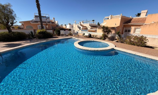 Herverkoop - Geschakelde Villa -
Ciudad Quesada - Rojales - Rojales