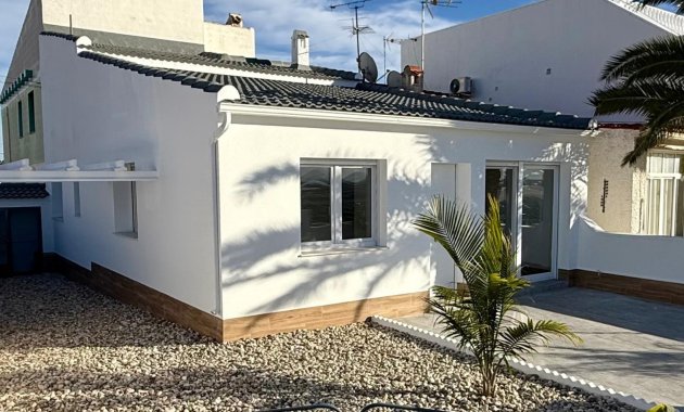 Herverkoop - Geschakelde Villa -
Ciudad Quesada - Rojales - Rojales