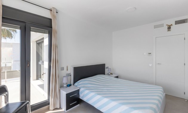 Herverkoop - Vrijstaande woning / Villa -
Orihuela - Vistabella Golf