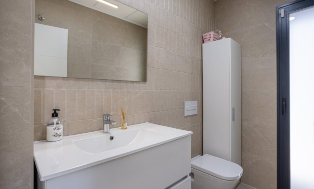 Wiederverkauf - Freistehend / Villa -
Dolores