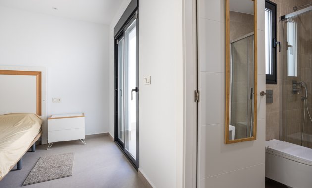 Wiederverkauf - Freistehend / Villa -
Dolores