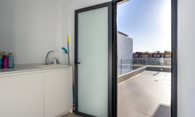 Wiederverkauf - Freistehend / Villa -
Dolores