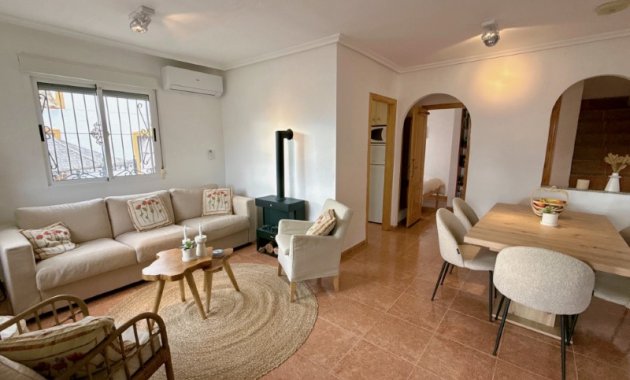 Herverkoop - Geschakelde Villa -
Orihuela - Desamparados - Hurchillo - Torremendo