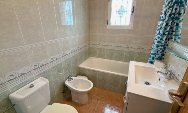 Herverkoop - Geschakelde Villa -
Orihuela - Desamparados - Hurchillo - Torremendo