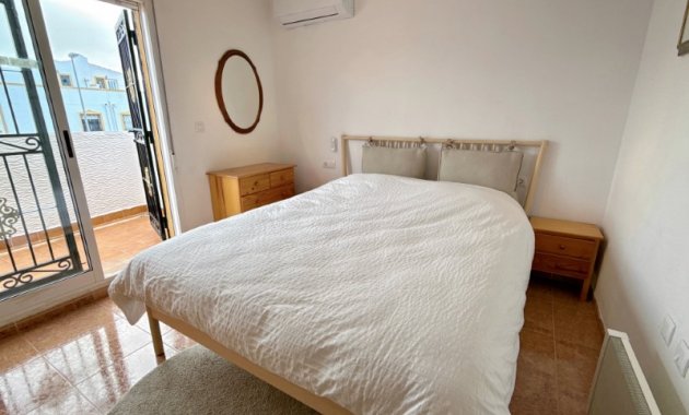 Herverkoop - Geschakelde Villa -
Orihuela - Desamparados - Hurchillo - Torremendo