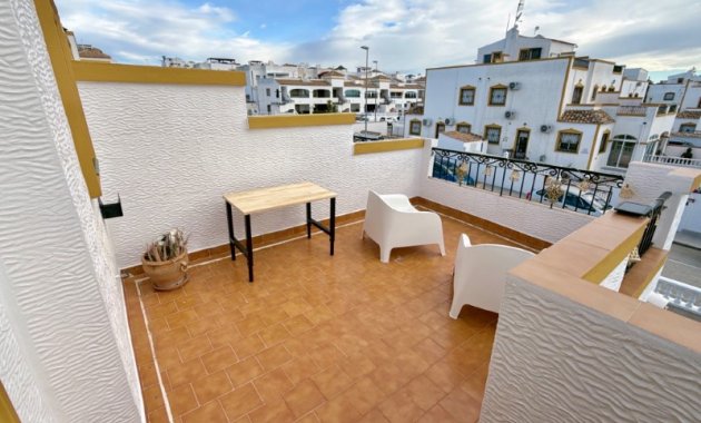 Herverkoop - Geschakelde Villa -
Orihuela - Desamparados - Hurchillo - Torremendo