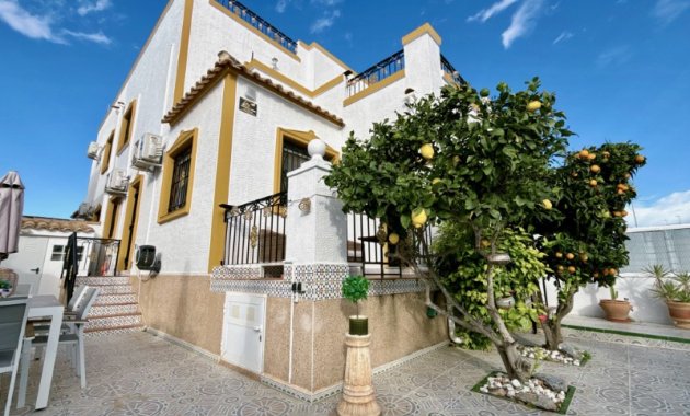Herverkoop - Geschakelde Villa -
Orihuela - Desamparados - Hurchillo - Torremendo