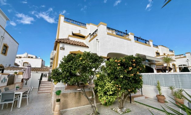 Herverkoop - Geschakelde Villa -
Orihuela - Desamparados - Hurchillo - Torremendo