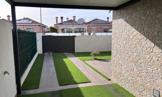 Herverkoop - Geschakelde Villa -
Los Montesinos - La Herada