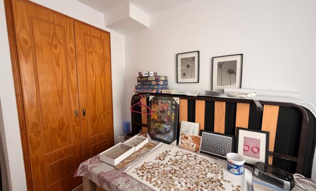 Herverkoop - Rijwoning -
El Raso