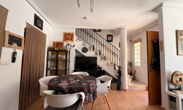 Herverkoop - Rijwoning -
El Raso