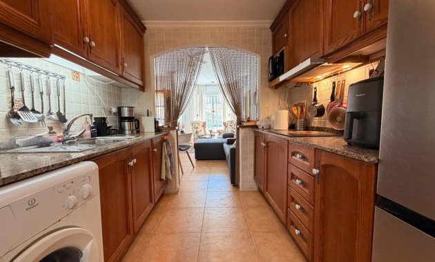 Herverkoop - Rijwoning -
El Raso