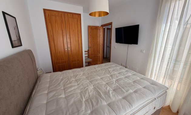 Herverkoop - Rijwoning -
El Raso