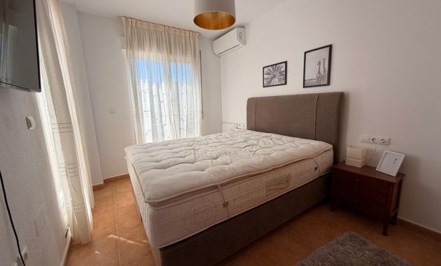 Herverkoop - Rijwoning -
El Raso