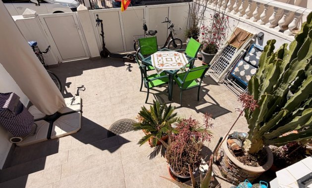 Herverkoop - Rijwoning -
El Raso