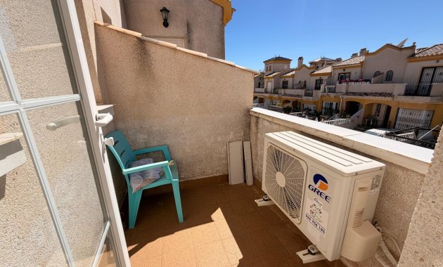 Herverkoop - Rijwoning -
El Raso